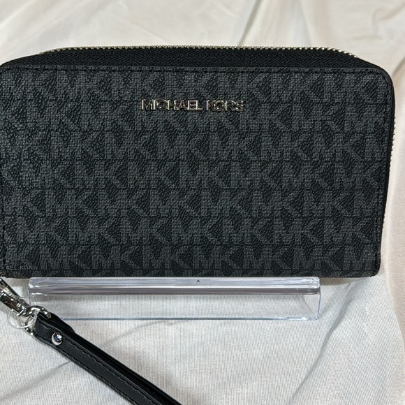 NWT Michael Kors Black and Gray Jet Set Large Monogram Wristlet Wallet - Picture 10 of 10
